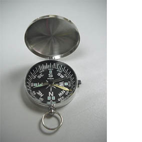 BRUJULA DE BOLSILLO C/TAPA